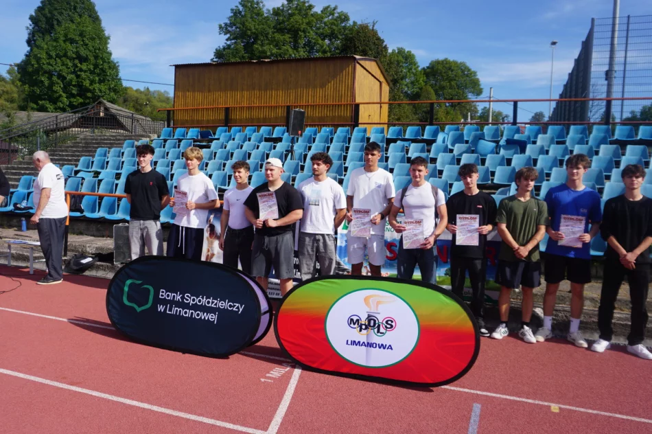Szkoły średnie walczyły o lekkoatletyczny prymat w powiecie - zdjęcie 2