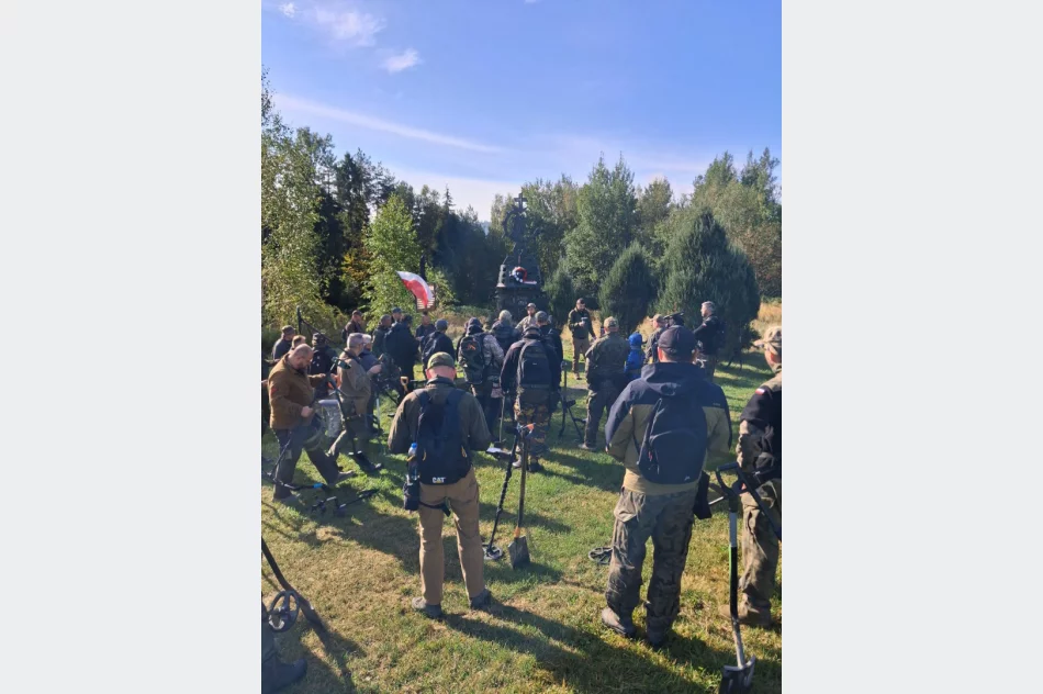 Wykrywacze metalu w polach. Szukają śladów września 1939 - zdjęcie 13