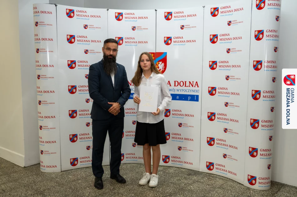 91 powodów do dumy. Wójt Gminy Mszana Dolna wręczył stypendia najzdolniejszym uczniom - zdjęcie 7