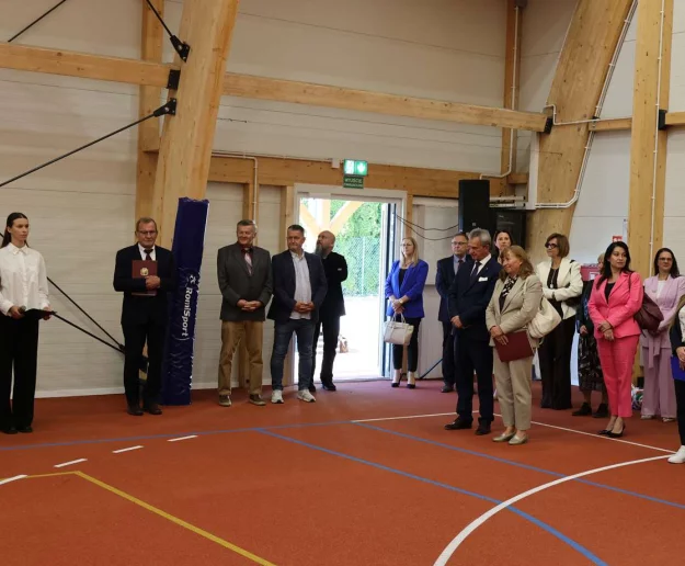 Nowa hala sportowa przy Szkole Podstawowej nr 2 oficjalnie otwarta - Zdjęcie główne
