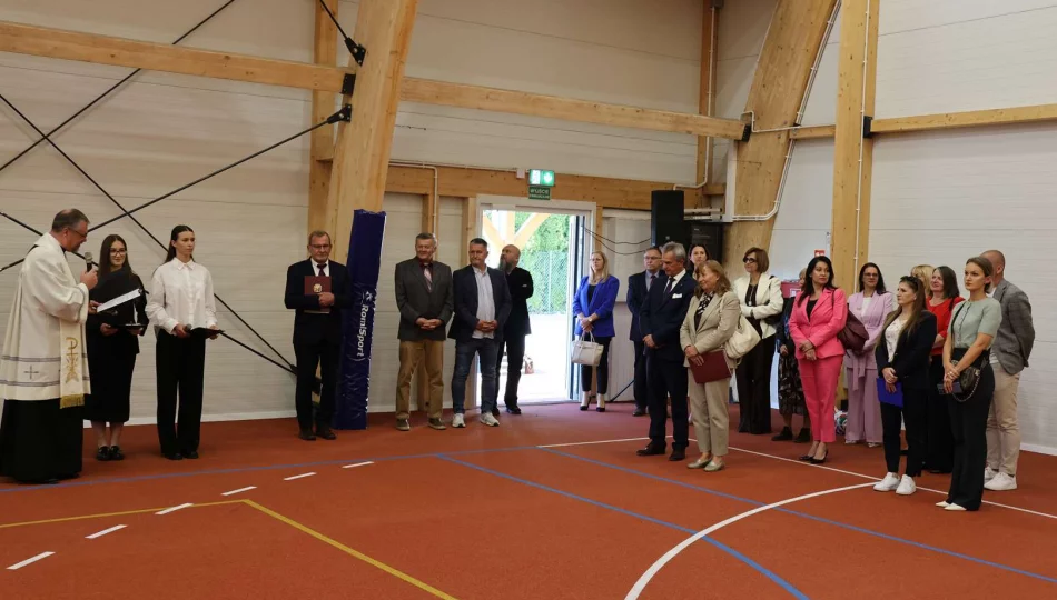 Nowa hala sportowa przy Szkole Podstawowej nr 2 oficjalnie otwarta - zdjęcie 1