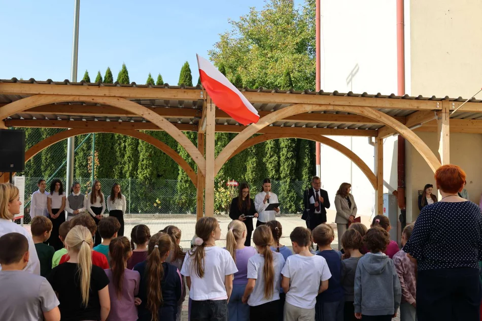 Nowa hala sportowa przy Szkole Podstawowej nr 2 oficjalnie otwarta - zdjęcie 2