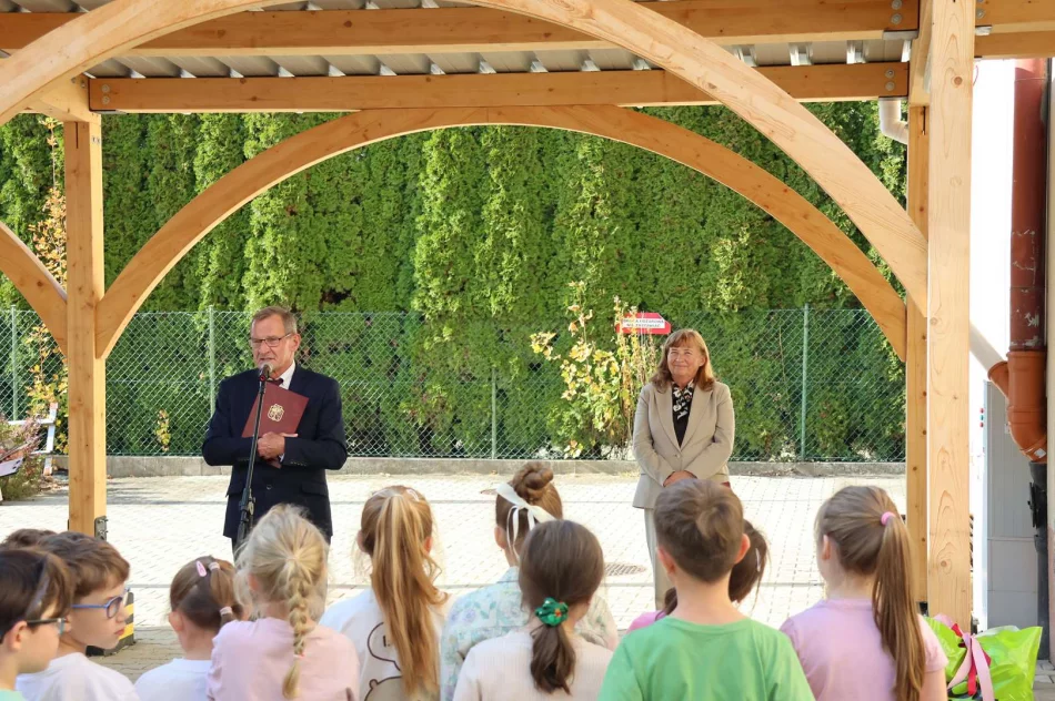 Nowa hala sportowa przy Szkole Podstawowej nr 2 oficjalnie otwarta - zdjęcie 12