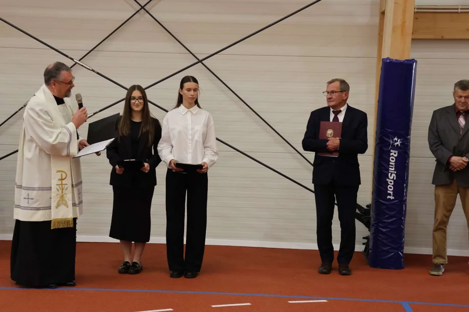 Nowa hala sportowa przy Szkole Podstawowej nr 2 oficjalnie otwarta - zdjęcie 13