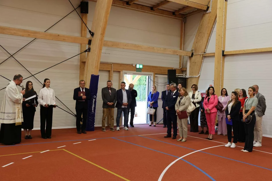 Nowa hala sportowa przy Szkole Podstawowej nr 2 oficjalnie otwarta - zdjęcie 14