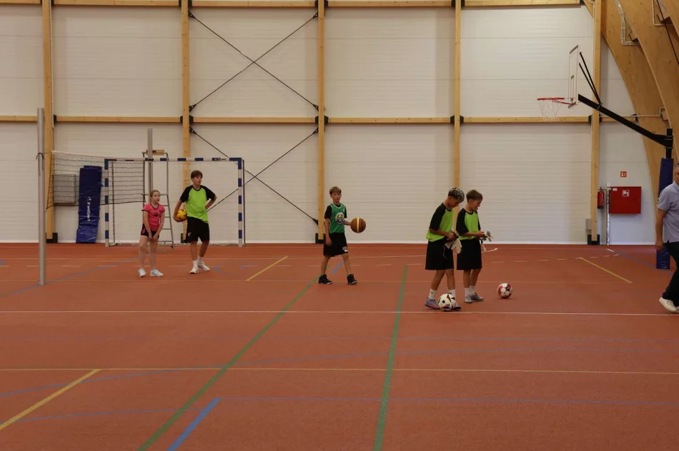 Nowa hala sportowa przy Szkole Podstawowej nr 2 oficjalnie otwarta - zdjęcie 19