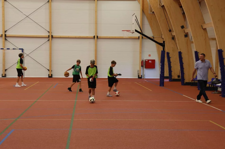 Nowa hala sportowa przy Szkole Podstawowej nr 2 oficjalnie otwarta - zdjęcie 20
