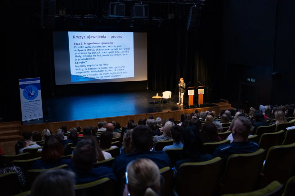 ReagujeMY dla DZIECI – rozmowa, która ma moc. Podsumowanie konferencji.  - zdjęcie 13