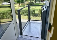 Platforma przed wejściem do szkoły  - zdjęcie główne