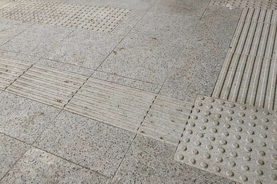 Zobacz stację i przejście pod torami. Windy nie działają, jest ponad 80 schodów (ZDJĘCIA) - zdjęcie 13