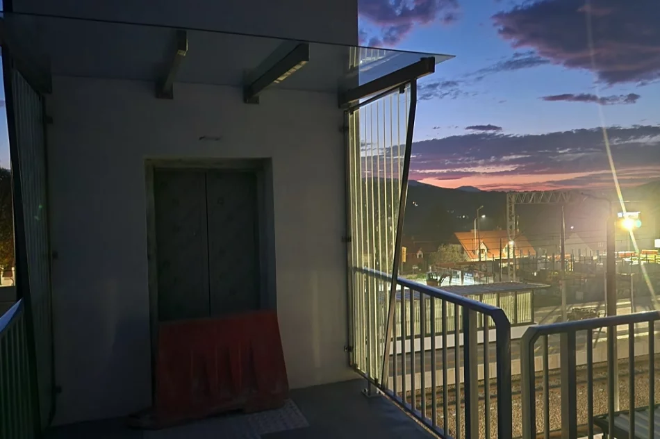 Zobacz stację i przejście pod torami. Windy nie działają, jest ponad 80 schodów (ZDJĘCIA) - zdjęcie 25