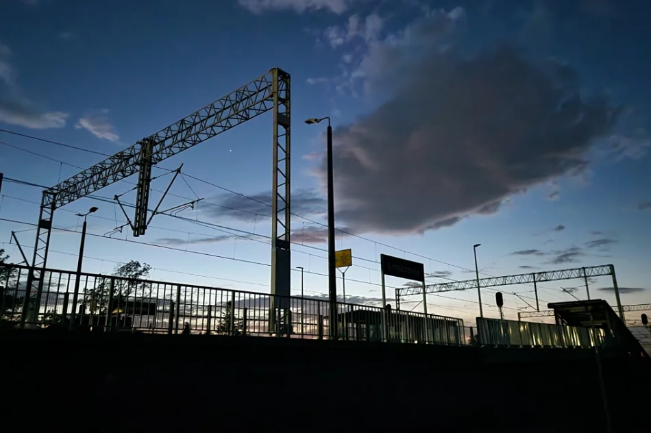 Zobacz stację i przejście pod torami. Windy nie działają, jest ponad 80 schodów (ZDJĘCIA) - zdjęcie 40
