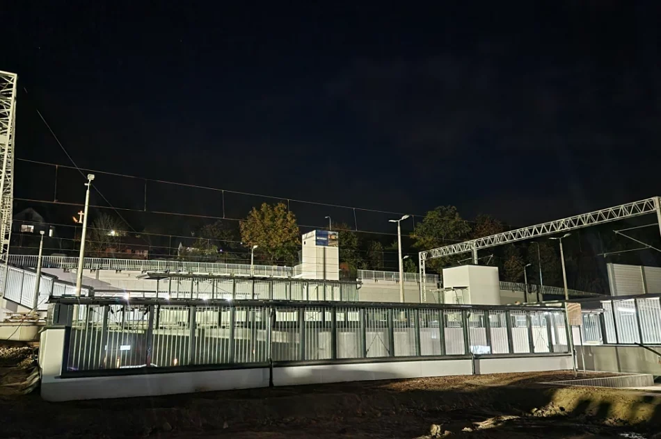 Zobacz stację i przejście pod torami. Windy nie działają, jest ponad 80 schodów (ZDJĘCIA) - zdjęcie 45