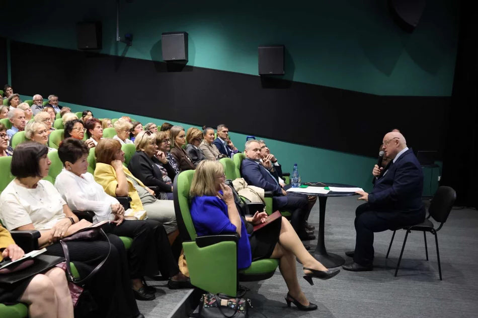 Uroczysta inauguracja roku akademickiego Limanowskiego Uniwersytetu Trzeciego Wieku - zdjęcie 9