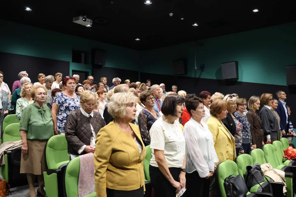 Uroczysta inauguracja roku akademickiego Limanowskiego Uniwersytetu Trzeciego Wieku - zdjęcie 16