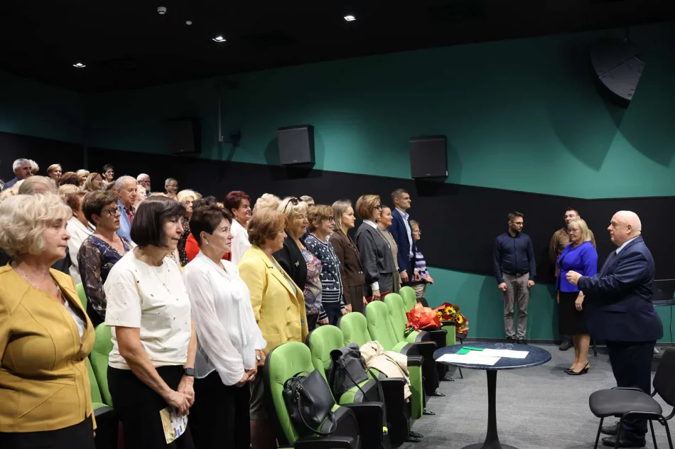 Uroczysta inauguracja roku akademickiego Limanowskiego Uniwersytetu Trzeciego Wieku - zdjęcie 17