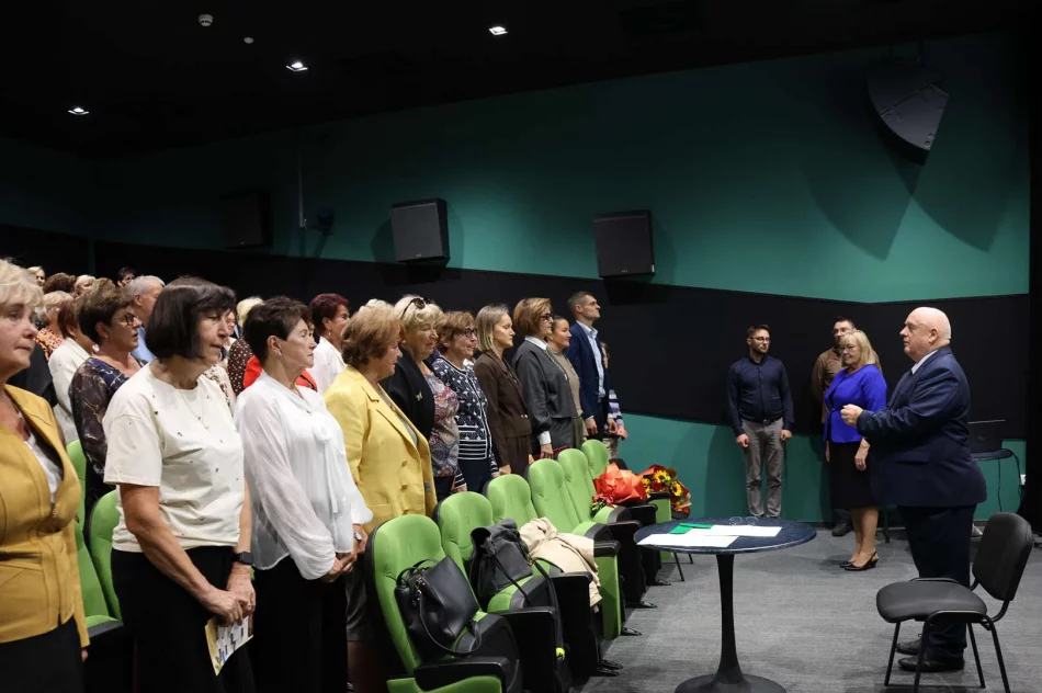 Uroczysta inauguracja roku akademickiego Limanowskiego Uniwersytetu Trzeciego Wieku - zdjęcie 18