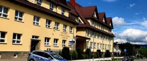 Patrole przy szkołach. Policyjny negocjator o "krwawym piątku" i panice w społeczeństwie - zdjęcie główne