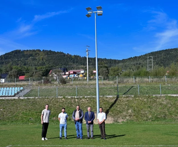 Zmodernizowane oświetlenie stadionu w Pisarzowej - Zdjęcie główne