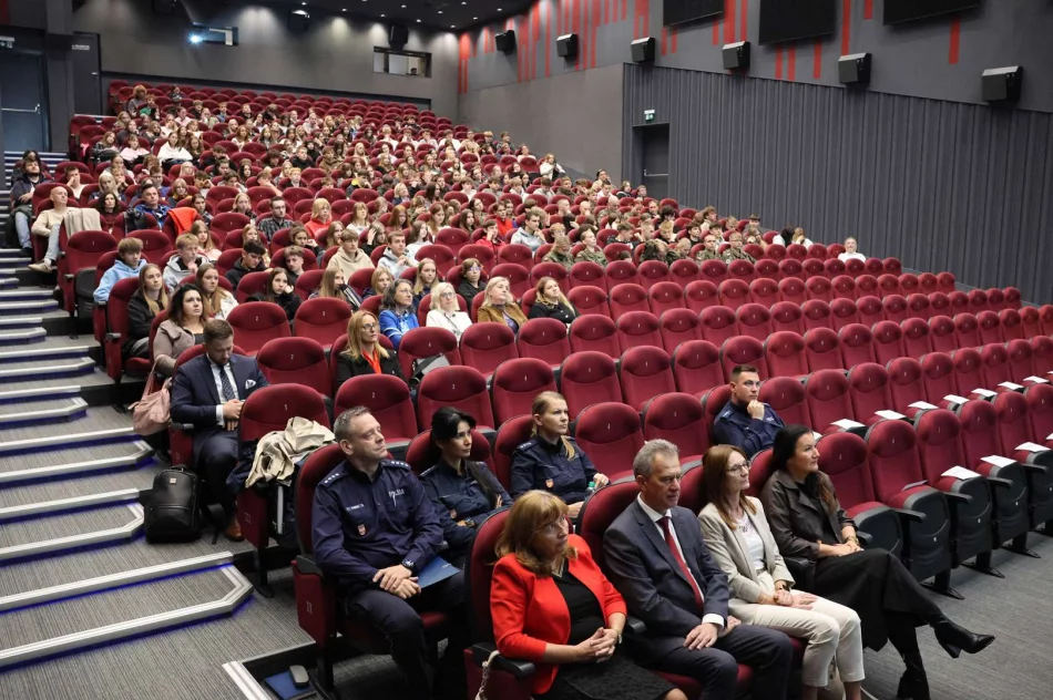 Konferencja „Hejt, Przemoc, Zazdrość – To możesz być Ty!” w Limanowskim Domu Kultury - zdjęcie 6