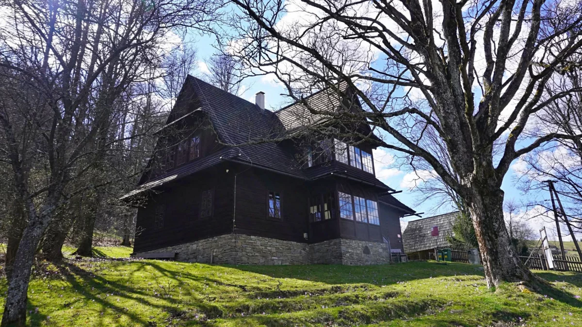 Budynek Muzeum Biograficznego Władysława Orkana Orkanówka w Porębie Wielkiej