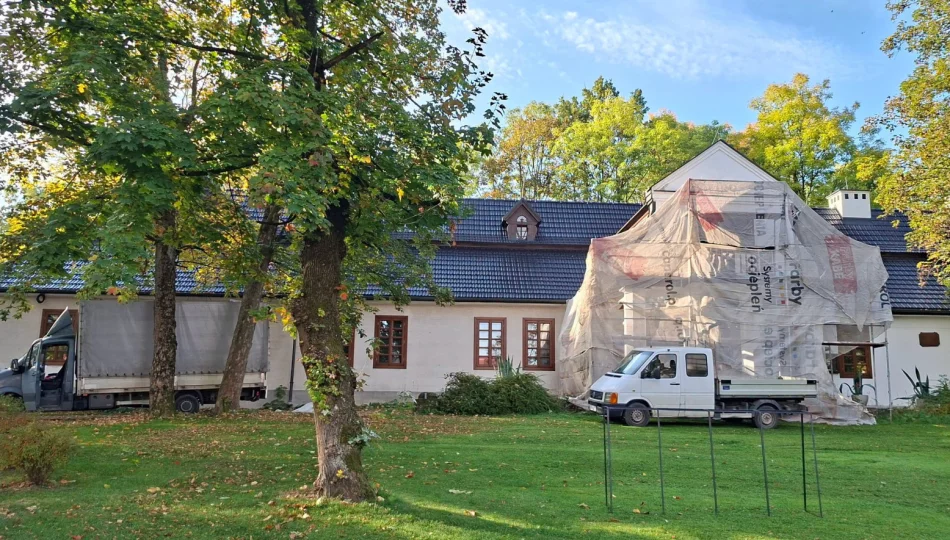 Rozpoczął się remont balkonu i frontowej elewacji Dworu Marsów - zdjęcie 1