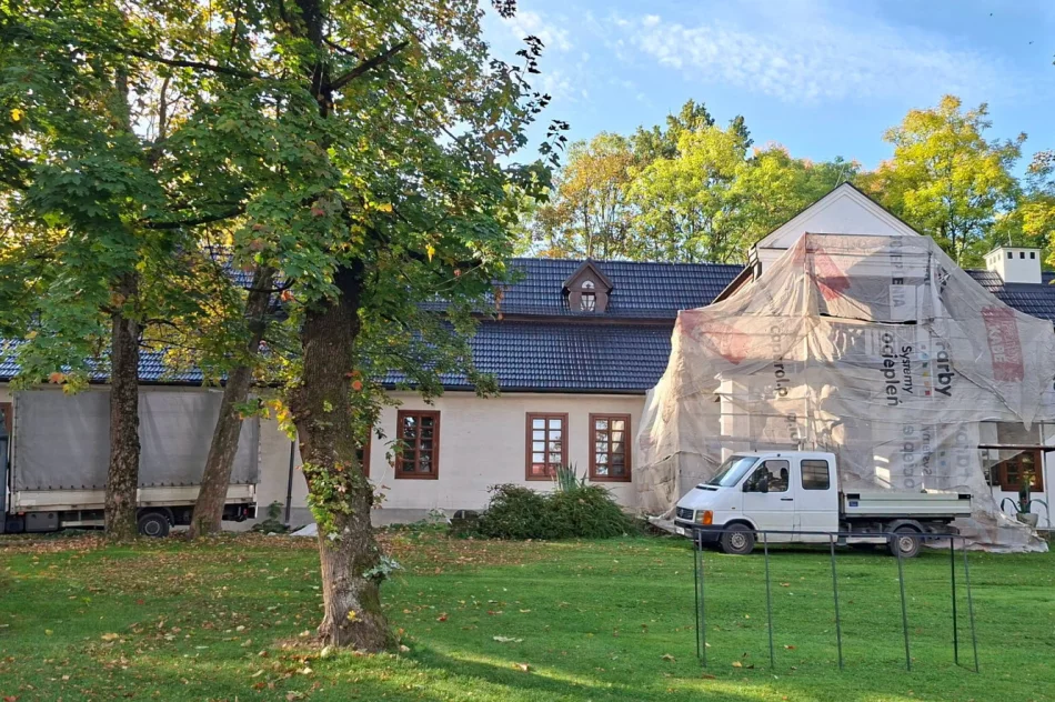 Rozpoczął się remont balkonu i frontowej elewacji Dworu Marsów - zdjęcie 2