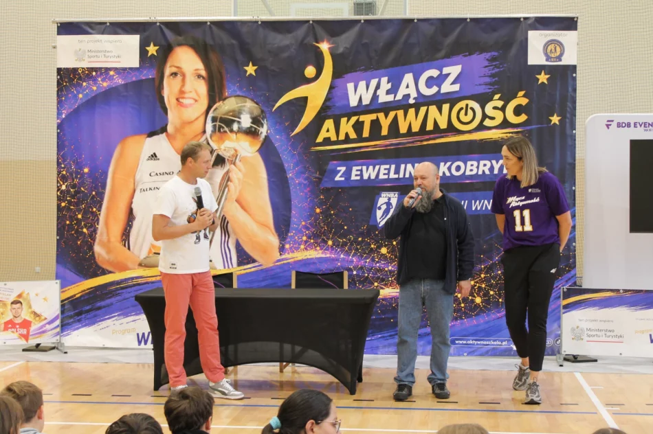 „Włącz Aktywność” – wyjątkowe spotkanie z gwiazdami polskiej koszykówki w Szkole Podstawowej nr 3  - zdjęcie 8