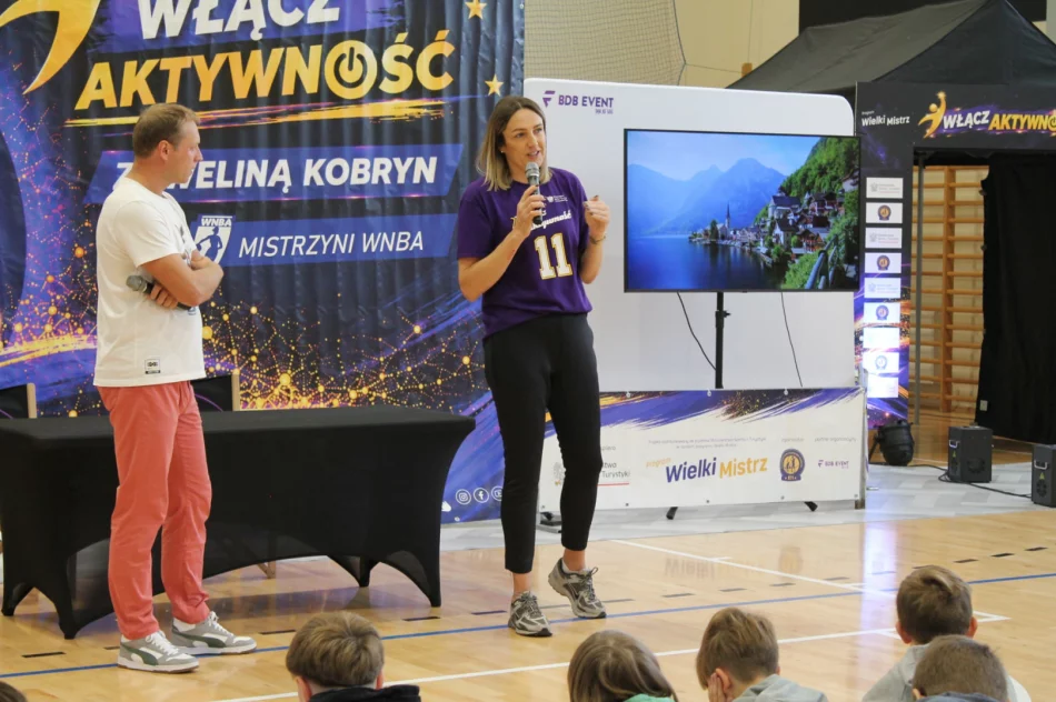 „Włącz Aktywność” – wyjątkowe spotkanie z gwiazdami polskiej koszykówki w Szkole Podstawowej nr 3  - zdjęcie 10