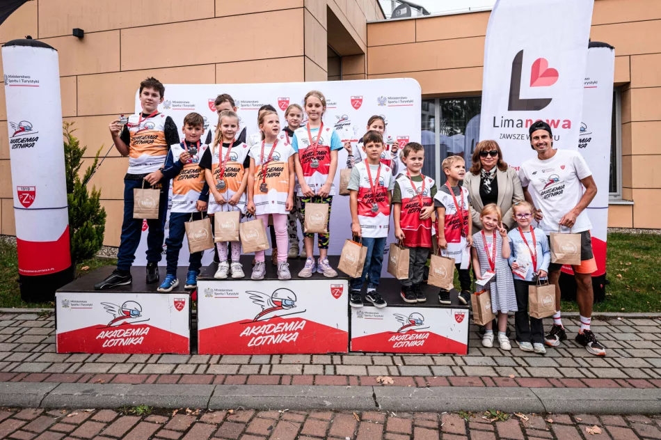 Akademia Lotnika w Limanowej – świetny doping i mnóstwo sportowych emocji - zdjęcie 4