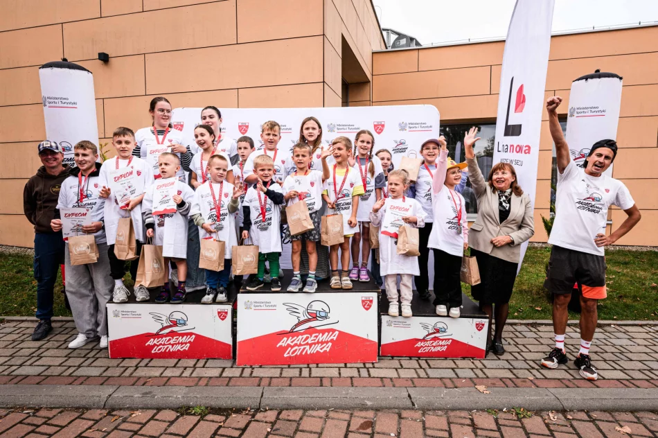 Akademia Lotnika w Limanowej – świetny doping i mnóstwo sportowych emocji - zdjęcie 6
