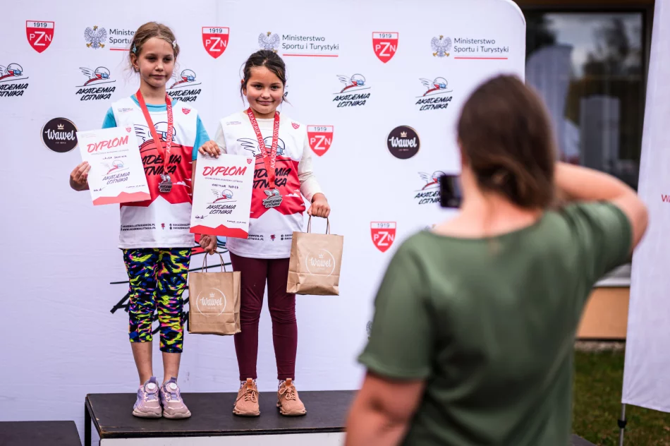 Akademia Lotnika w Limanowej – świetny doping i mnóstwo sportowych emocji - zdjęcie 15