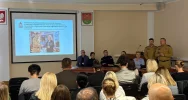 Strażacy uczą, jak reagować na alarm w szkole - zdjęcie 3