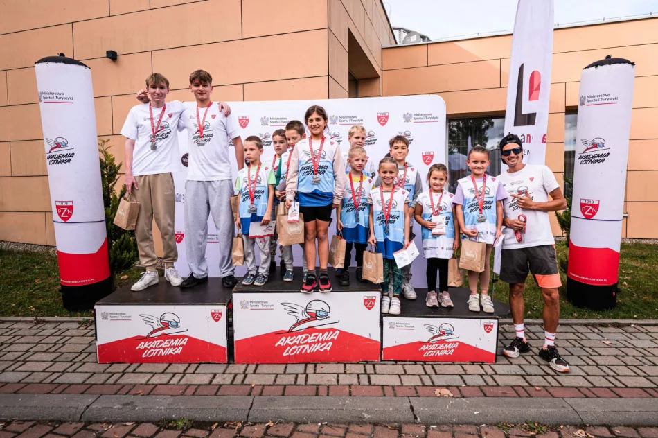 Skoki na igelicie - Akademia Lotnika dotarła na Limanowszczyznę (ZDJĘCIA) - zdjęcie 37