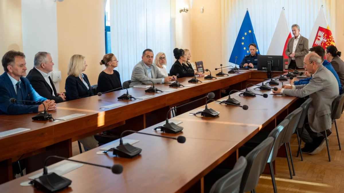 Spotkanie w Starostwie Powiatowym w Limanowej poświęcone bezpieczeństwu uczniów w szkołach ponadpodstawowych