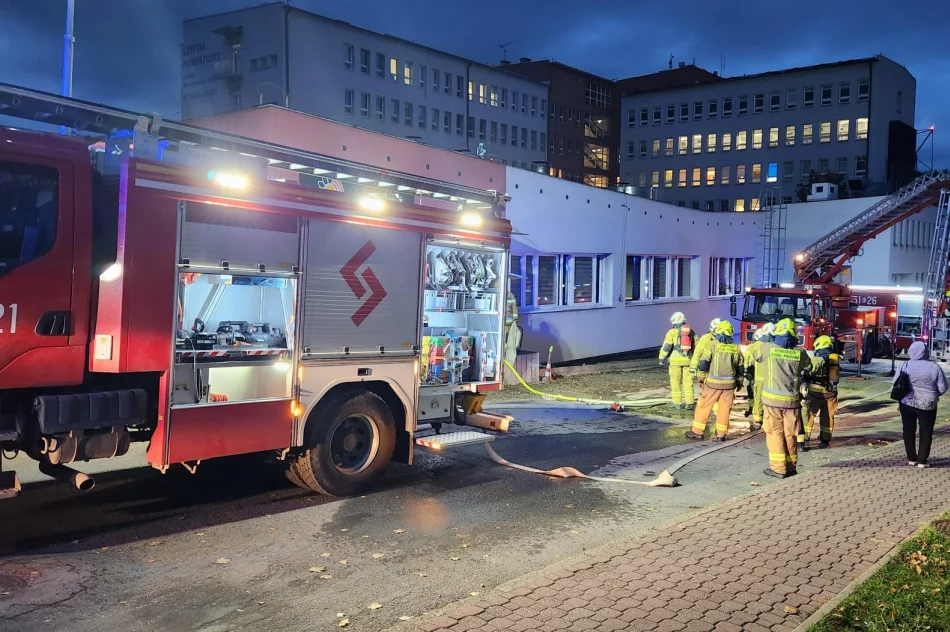 Pożar przy szpitalu, na miejscu 5 zastępów straży i policja - zdjęcie 3