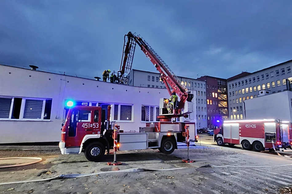 Pożar przy szpitalu, na miejscu 5 zastępów straży i policja - zdjęcie 10