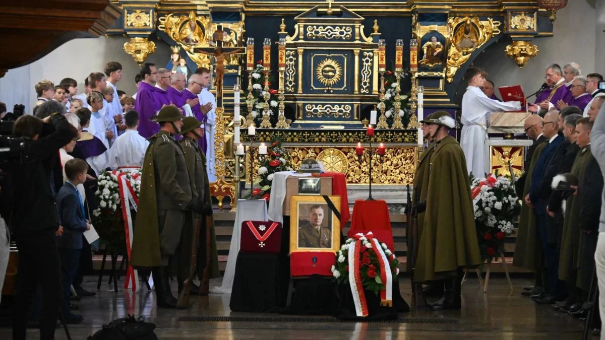 Ponowny pogrzeb gen. Józefa Gizy, patrona 3. Batalionu Strzelców Podhalańskich, w Nowym Sączu
