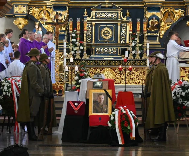 Po 61 latach gen. Giza spoczął w rodzinnym grobowcu - zdjęcie główne