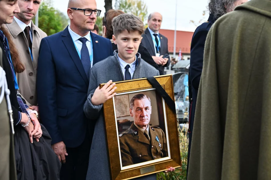 Po 61 latach gen. Giza spoczął w rodzinnym grobowcu - zdjęcie 2