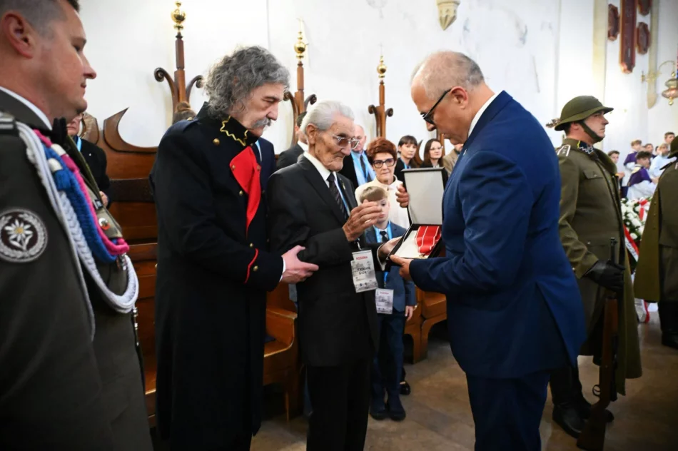 Po 61 latach gen. Giza spoczął w rodzinnym grobowcu - zdjęcie 8