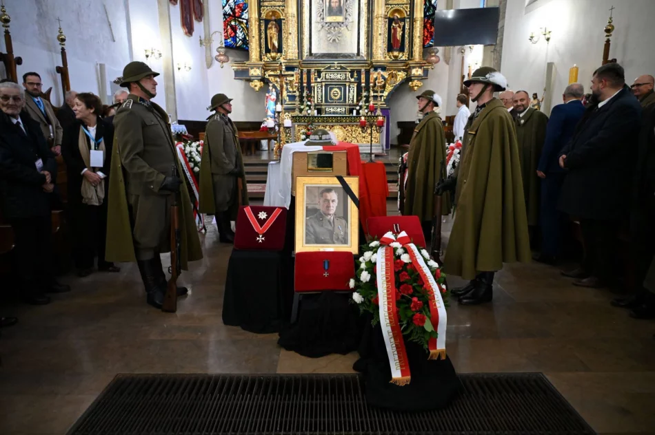 Po 61 latach gen. Giza spoczął w rodzinnym grobowcu - zdjęcie 10