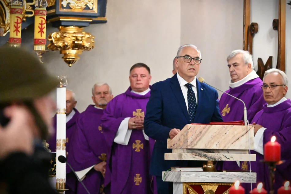 Po 61 latach gen. Giza spoczął w rodzinnym grobowcu - zdjęcie 11