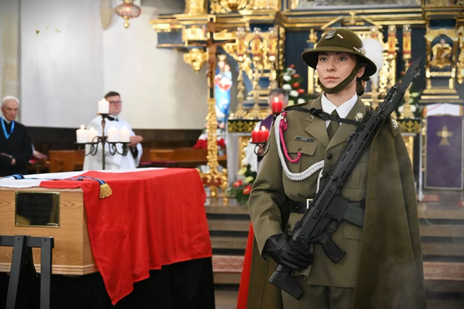 Po 61 latach gen. Giza spoczął w rodzinnym grobowcu - zdjęcie 12