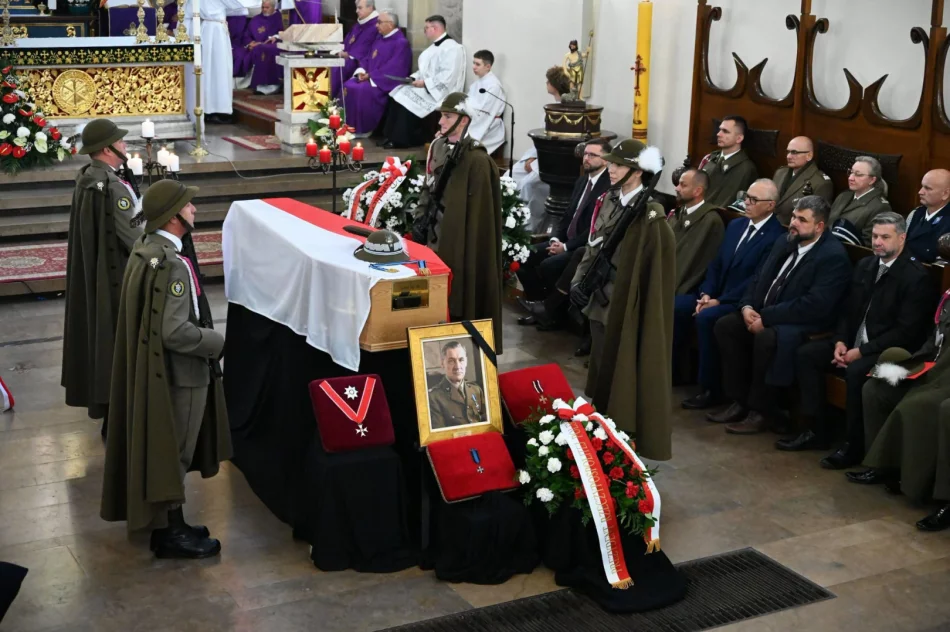 Po 61 latach gen. Giza spoczął w rodzinnym grobowcu - zdjęcie 13