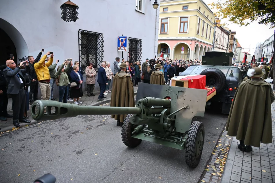 Po 61 latach gen. Giza spoczął w rodzinnym grobowcu - zdjęcie 15