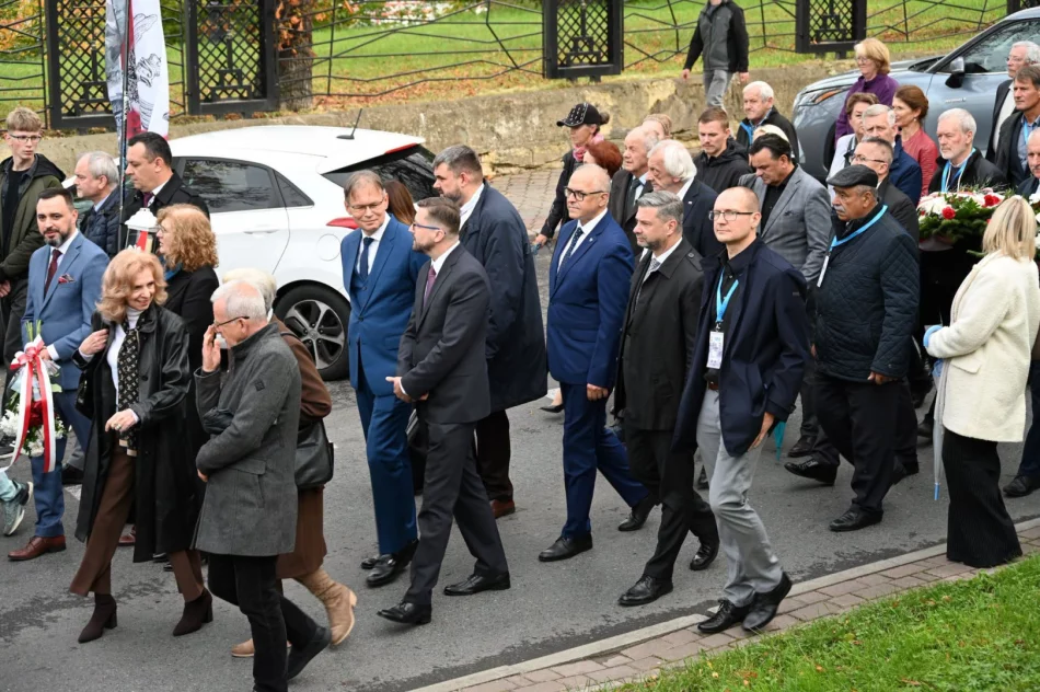 Po 61 latach gen. Giza spoczął w rodzinnym grobowcu - zdjęcie 19