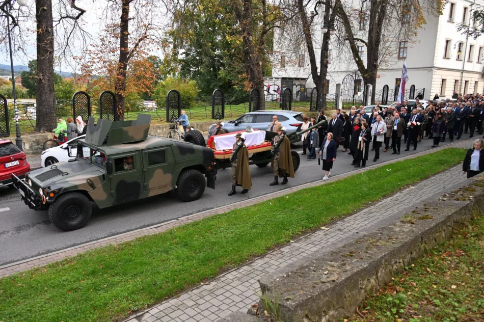 Po 61 latach gen. Giza spoczął w rodzinnym grobowcu - zdjęcie 21