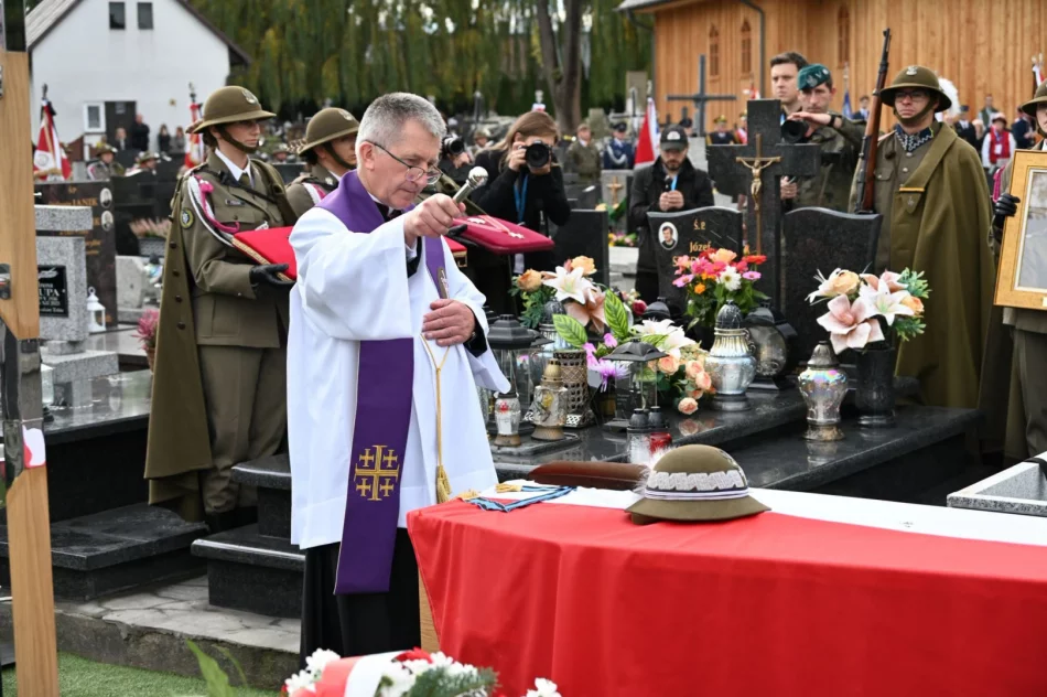 Po 61 latach gen. Giza spoczął w rodzinnym grobowcu - zdjęcie 24