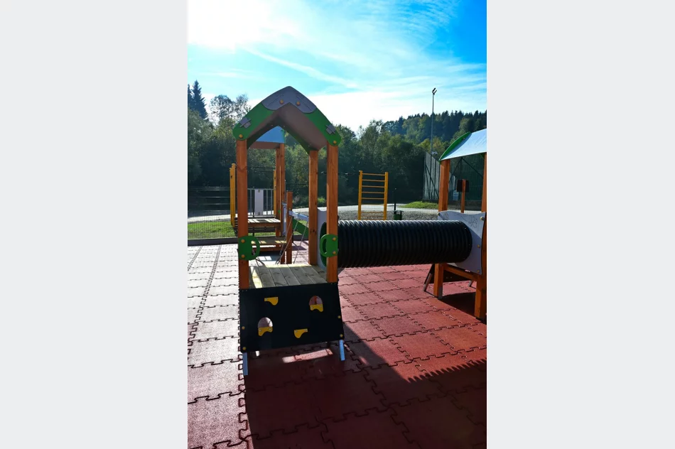 Nowy plac zabaw i strefa rekreacji w Starej Wsi I już gotowe! - zdjęcie 13